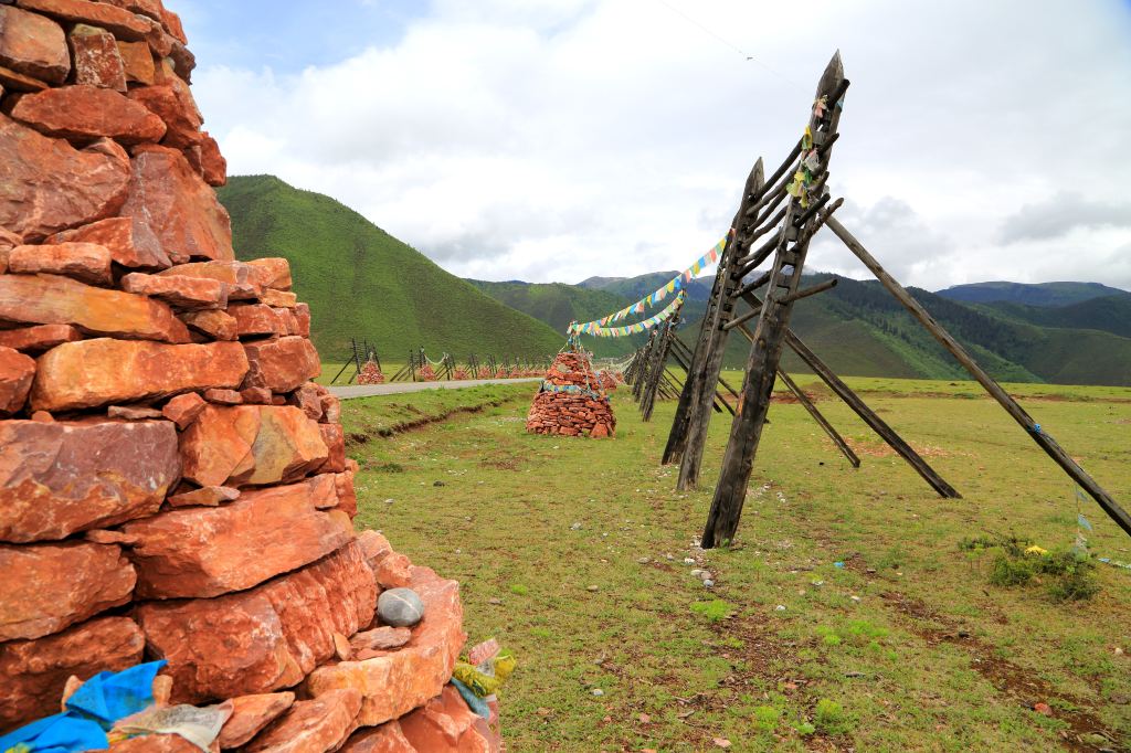 大理丽江香格里拉虎跳峡泸沽湖攀枝花元谋土林(四-松赞林寺,石卡雪山