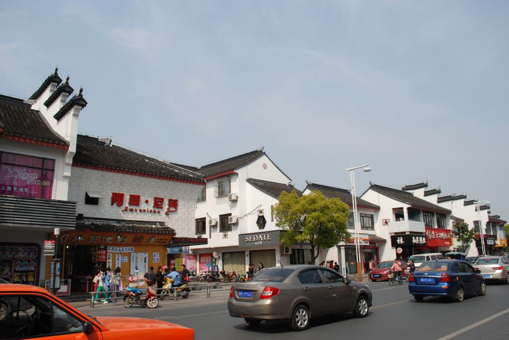 松江城里的华亭老街.
