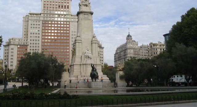 马德里美丽雕像和独特建筑|马德里游记-携程旅
