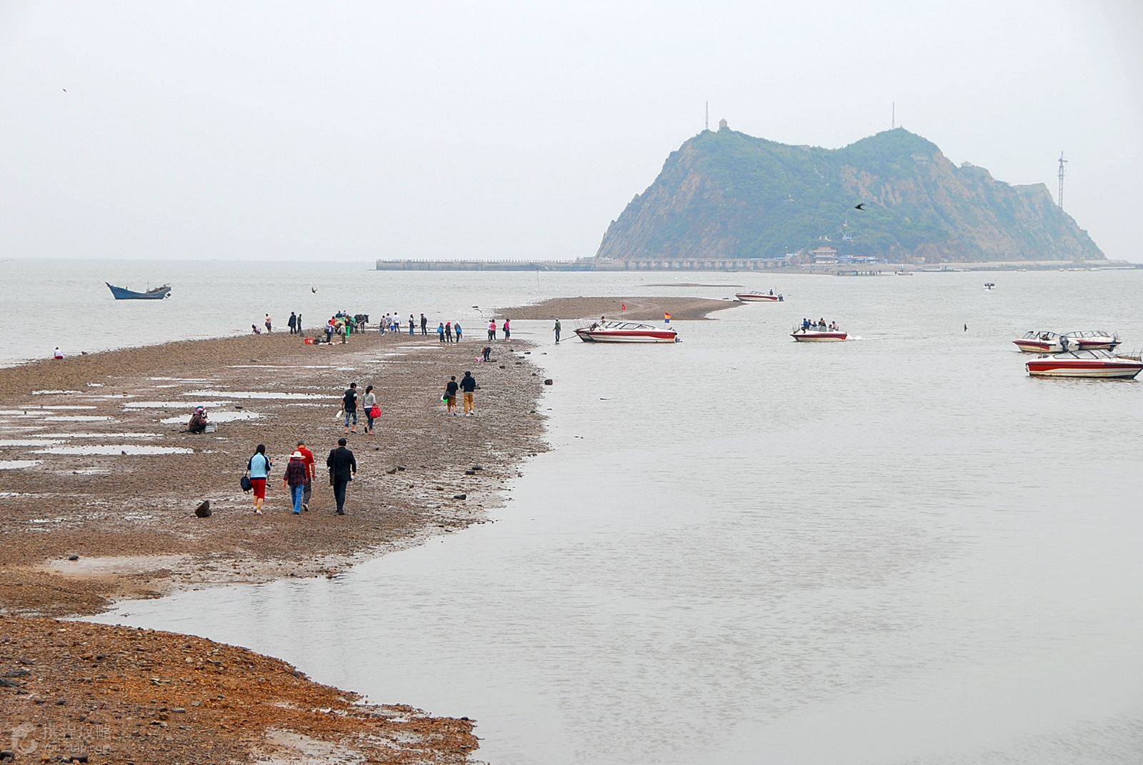 【葫芦岛龙湾海滨】 可以踩著白沙悠闲在海边漫步,一边欣赏大自然的