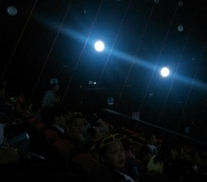 4d电影.超大屏幕,超立体.如果电影院都是这样的效果,那简直太过瘾了!