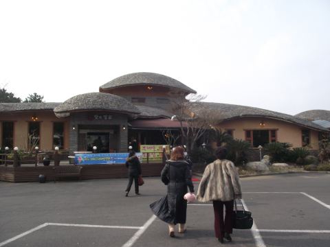 华西村人均收入_人均6000元餐厅(3)