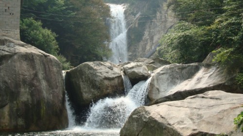 六羊山通天河景区门票预订_六羊山通天河景区门票价格