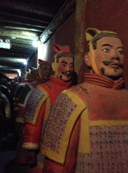 喜欢          引用到评论  彩色兵马俑,复原了兵马俑出土时候的样子