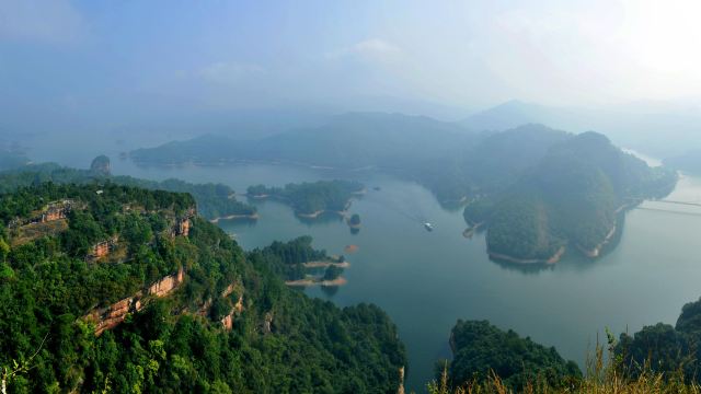 大金湖是同时拥有五块级子的旅游景区,包括重点风景名胜区