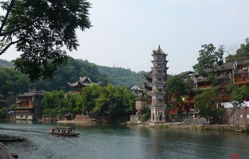 标签: 旅游景点 风景区  湘西州凤凰古城景区共多少人浏览:752353