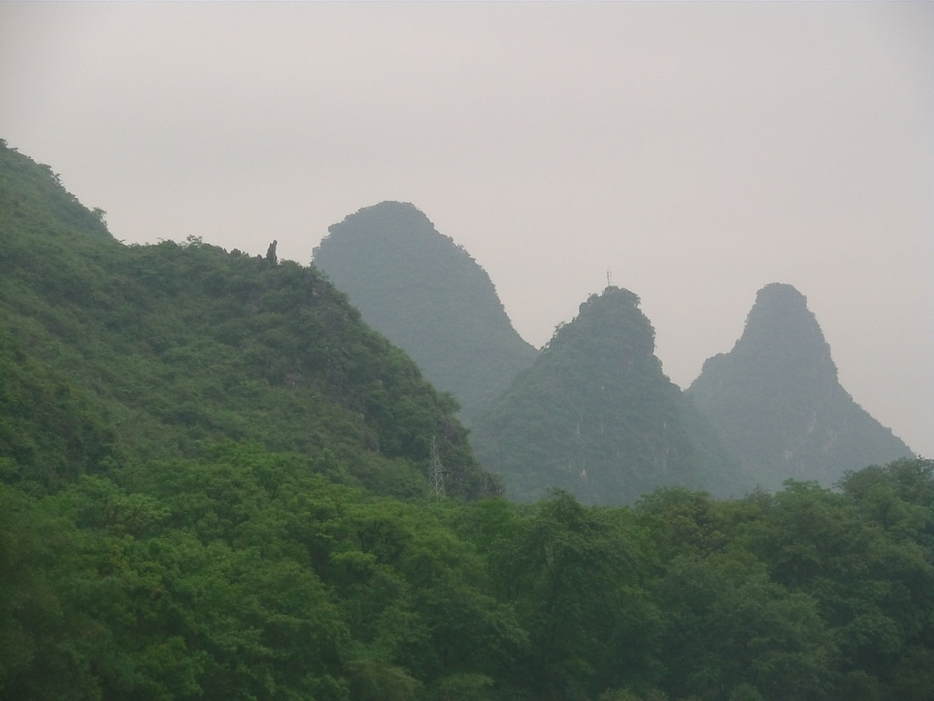 看到那个山头凸起的小石头吗,那可是望夫石