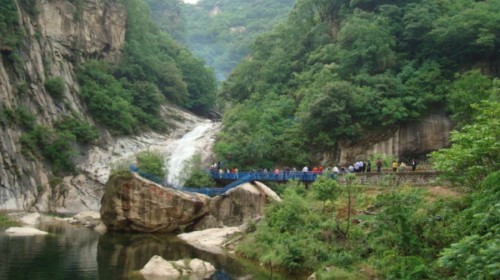 六羊山通天河景区