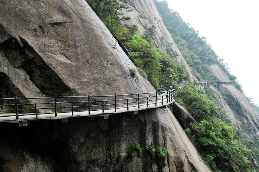 《江西》杜鹃花开,奇观栈道,峡谷云雾三清山(风光篇)