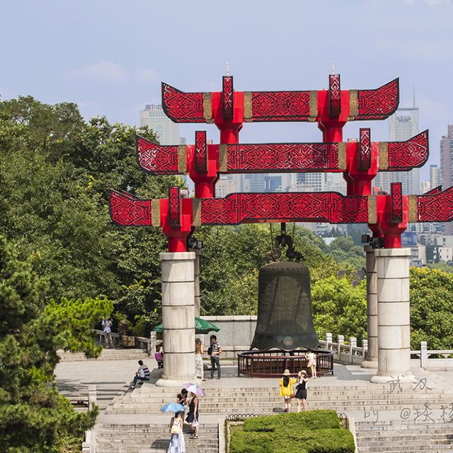 武汉辛亥革命纪念馆因其主体建筑为红色楼房,因此又被称为"红楼",是