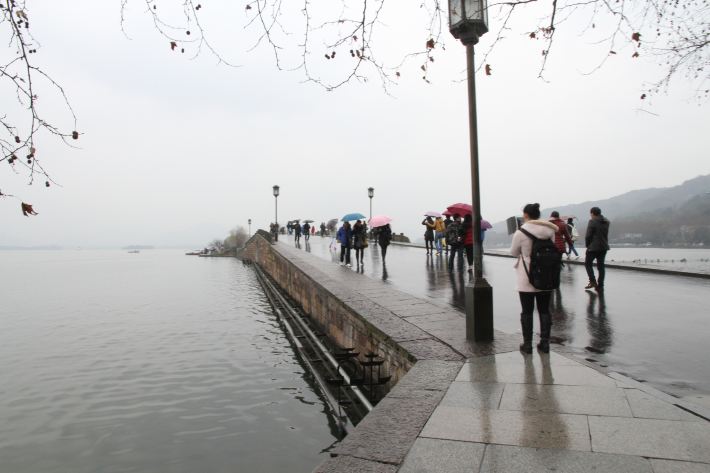 乍暖还寒的雨天西湖 - 杭州游记攻略