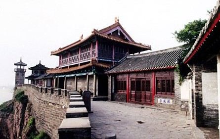 避风亭位于蓬莱阁