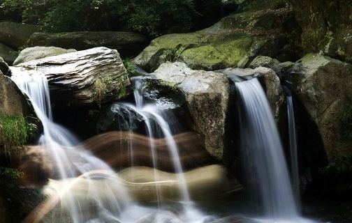 九江市庐山区庐山风景区内  标签: 旅游景点 风景区 名胜古迹  乌龙潭