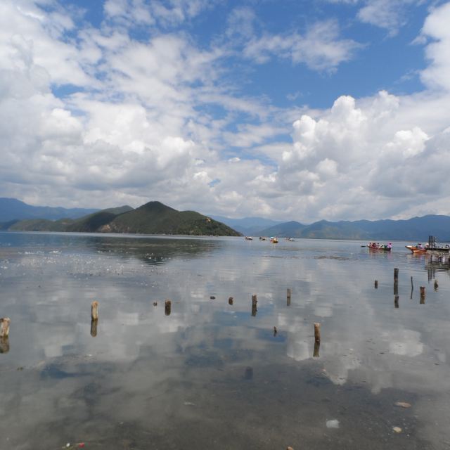 超美,我们和那两个情侣拼了一辆车大环湖游,去了观景台,女神山,大落水