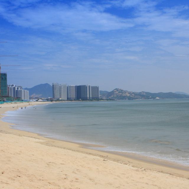 惠州碧桂园十里银滩 这里有海景房出售,如果有钱的话,可以考虑.