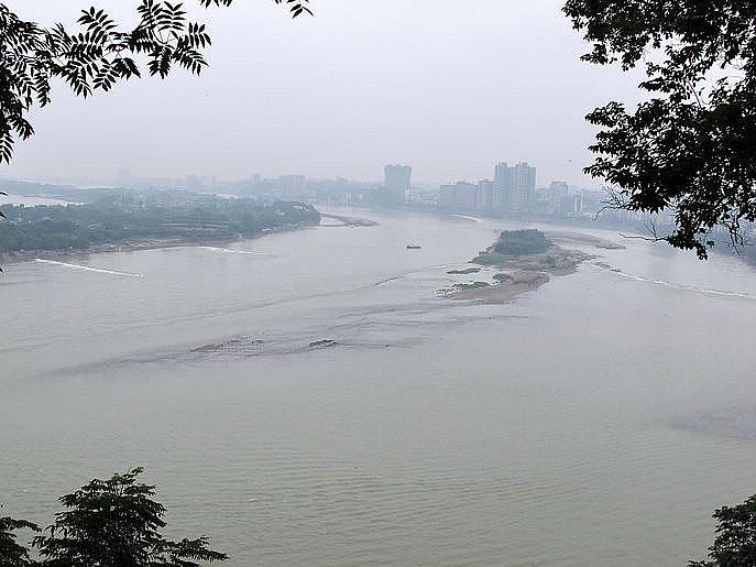 岷江,大渡河,青衣江,三江并流.