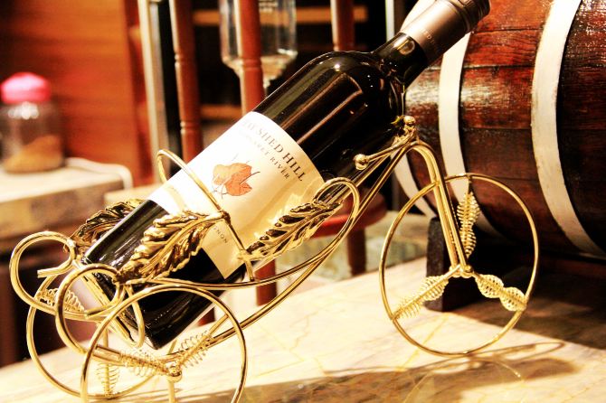 三亚湾 迎宾馆 红酒吧 - 三亚游记攻略【携程攻略】