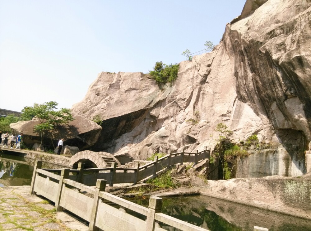 美丽宁海游之伍山石窟,小小山头,别样洞天,惊叹于古人
