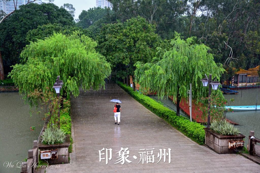 福州西湖有八景,包括仙桥柳色,大梦松声,古堞斜阳,水晶初月,荷亭唱晚