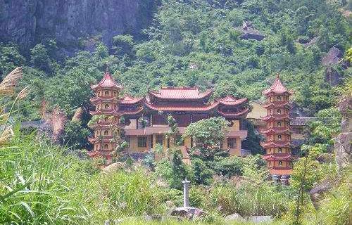 景点地址:温州平阳县南雁荡山 景点介绍 云祥寺距顺溪1