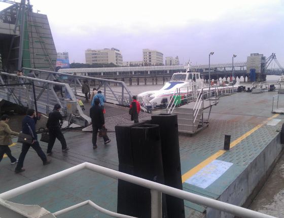 宝杨码头坐船喽!