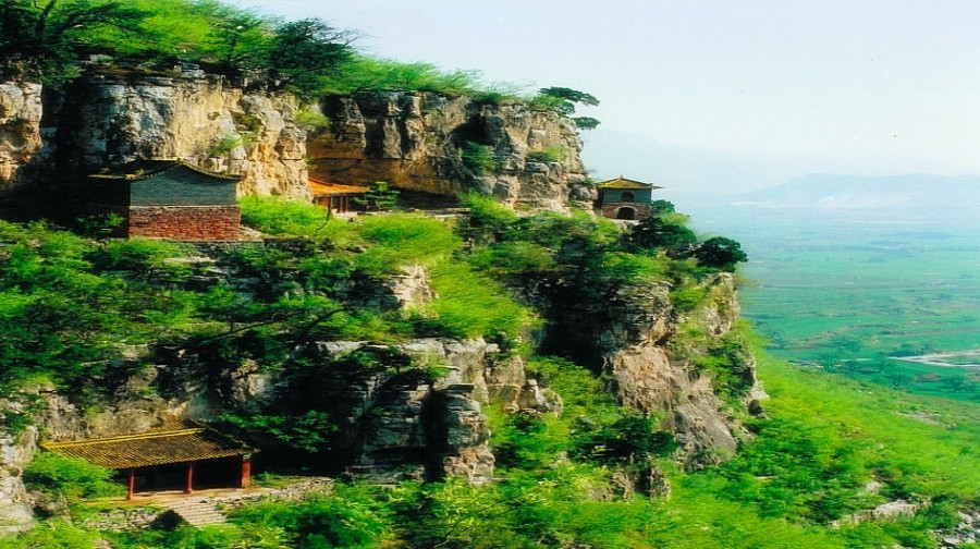 凿有一条岖崎的石径,人称"登河北景点门票  石家庄景点门票 清凉山