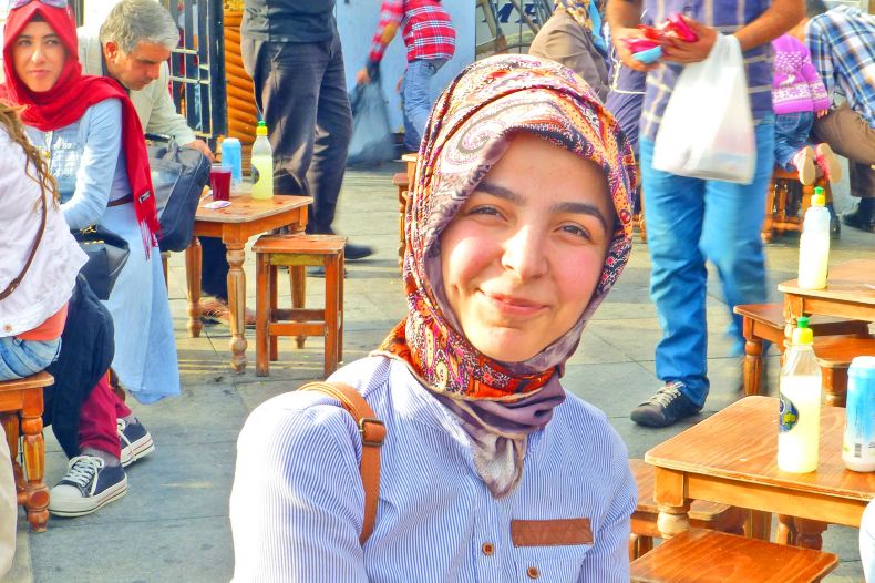 \/现代,东方\/西方, 发达\/发展六张面孔的土耳其 戴