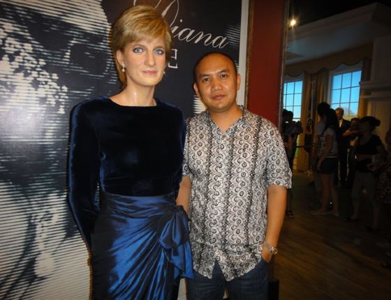 站在太平山顶俯瞰香港--2011年8月15日香港自