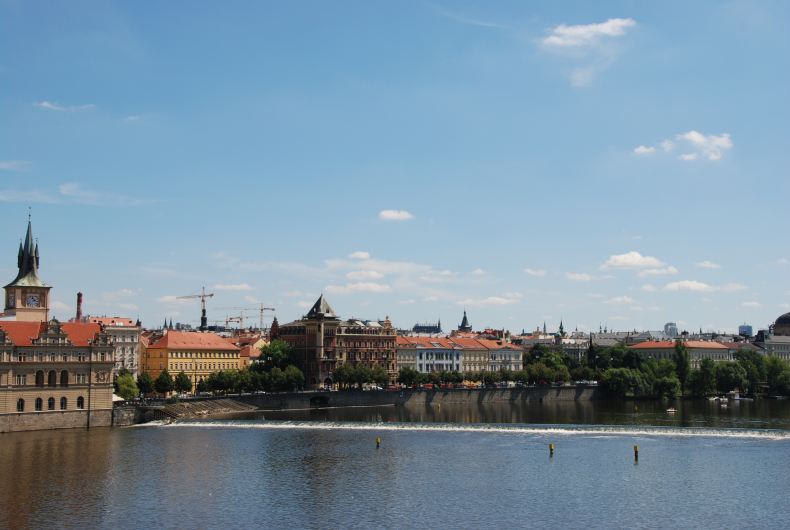 美丽的沃尔塔瓦河风光,难忘的捷克之旅。 - 布