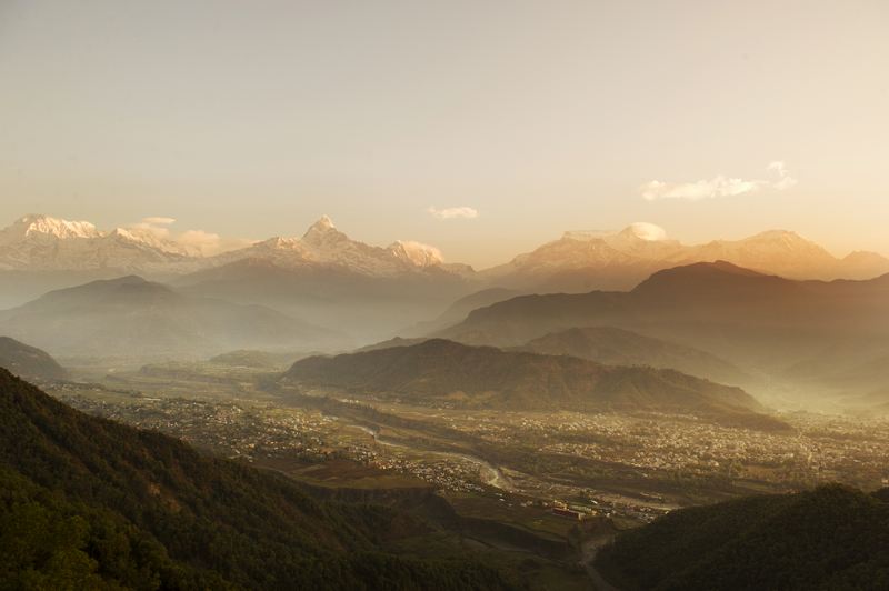 带到一个什么山顶,看鱼尾峰,安纳普尔纳日出