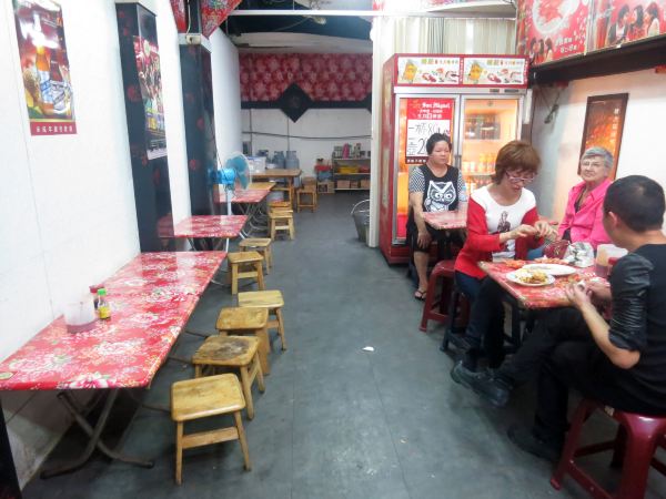 夜市的饭桌