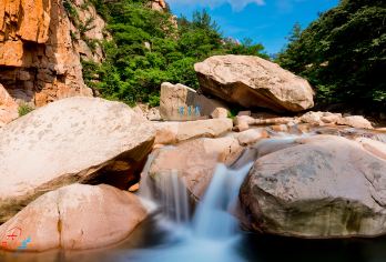崂山景区一日游【超省心|专车接送|含票|导游讲解|环海公路】【[省心省力]直达崂山、不换乘；门票代约、超省心；您只管下单，剩下的交给我~】