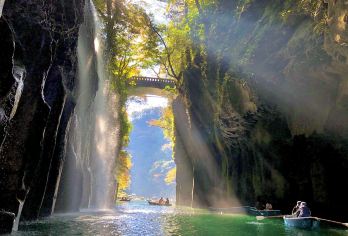 宫崎一日游白川水源高千穗峡天岩户神社天安河原可选含午餐套餐【白川水源（白川水源地）位于日本宫崎县高原市，是一个著名的天然水源】