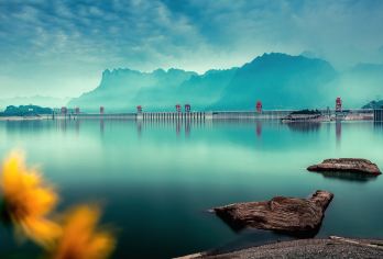 三峡大坝半日游【宜昌东站/均瑶免费接/上午班】【[品质]全程不进购物店，无隐形消费，全程让您旅途无忧！大巴，专业导游，熟练司机阳光客服，全程放心游！】