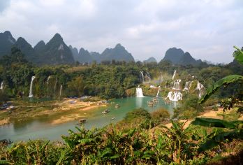 南宁+德天跨国瀑布4H畅玩一日游【私家团丨一单一团】【[全景新体验]水陆空360°全景体验 ，领略德天中越边境异域特色风情◑近距离感受跨国瀑布的磅礴气势】