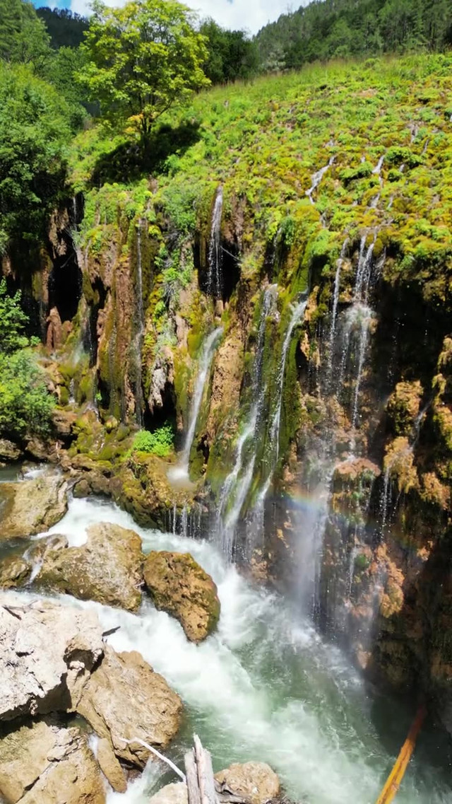 尼汝七彩瀑布值得一去 这个假期就来尼汝徒