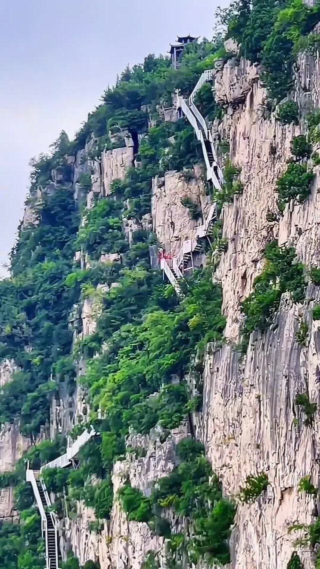 济南灵岩山大佛景区图片