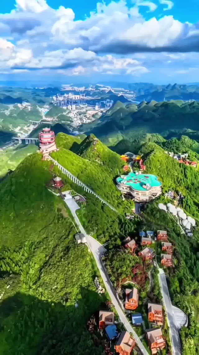 六盘水梅花山旅游景区:位于贵州六盘水,有"中国凉都"之称