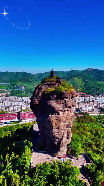 双塔山是中国4a级旅游景区,位于举世闻名的河北省承德避暑山庄