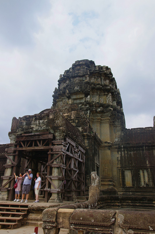 刺绣石雕 微笑高棉 虚实空间 留白人生 领悟废墟
