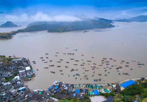 坐船上岛,因为天气关系,浓郁的海鲜腥气扑面而来,嵛山岛作为福建境