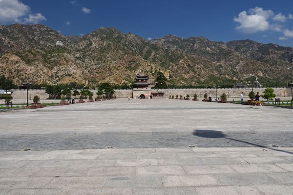 這裡是美岱召博物館,即便不購買景區門票,也可以入內 雕刻著蟠龍的