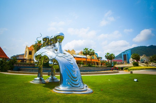 百花谷是三亚亚龙湾国家旅游度假区唯一一家集餐饮,休闲,娱乐及购物