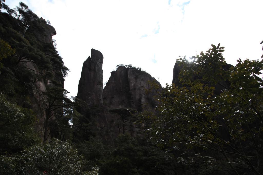 靈秀俏三清:山蒙巖峻霧似海,雲秀峰奇水至清