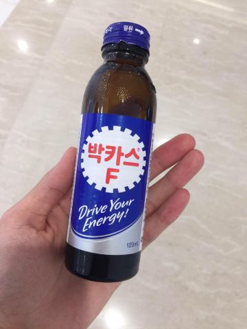 吃完饭的零钱去7-11买了个韩国红牛