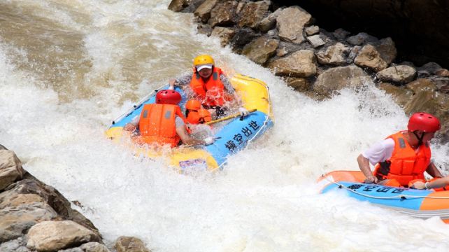 湖北宜昌横鼎漂流一日游惊险刺激