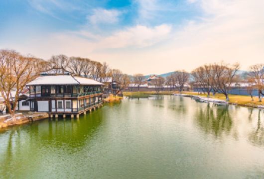 无锡三国城+水浒城+太湖鼋头渚风景区跟团纯玩1日游【一价全含，畅游双5A景点，领略迤逦风光，跟着名著游三国水浒城！】