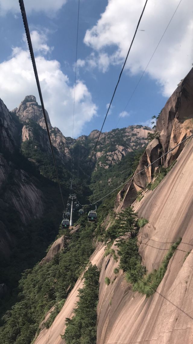 西海大峡谷观光缆车