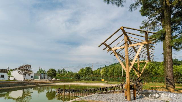 园内的一个个江南农家小院布置得很有乡村风情,可以看到各种农耕用具