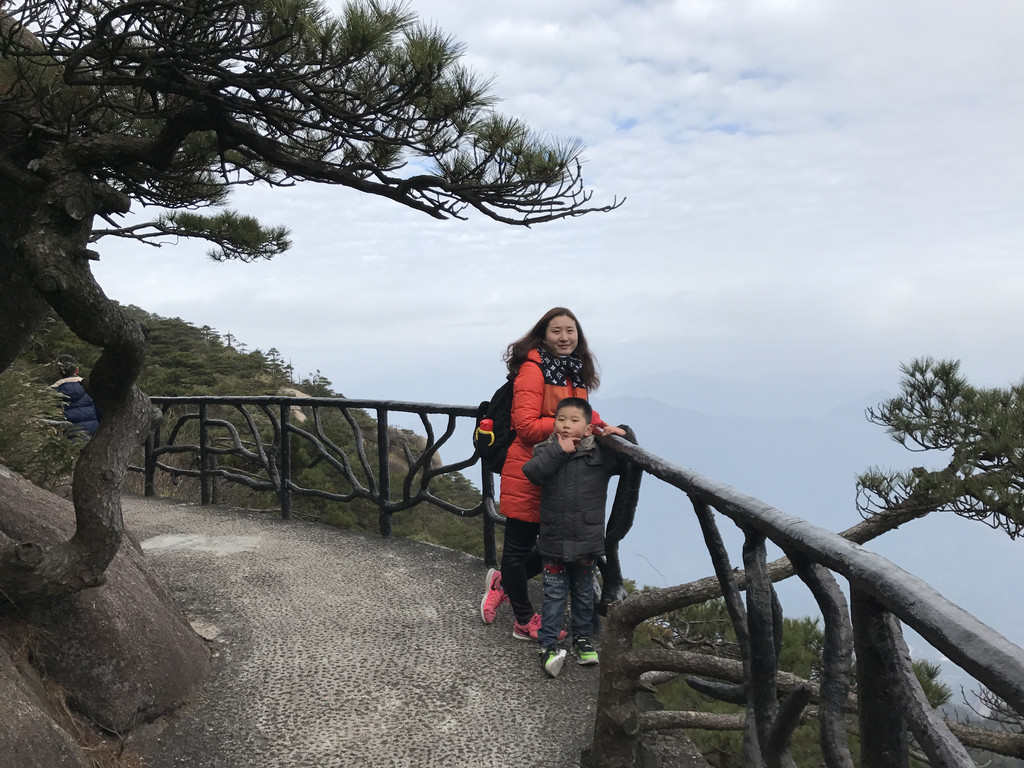 靈秀俏三清:山蒙巖峻霧似海,雲秀峰奇水至清